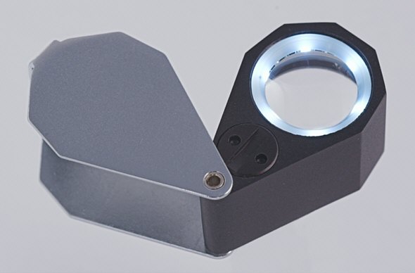 [ Loupe with soft LED light ]